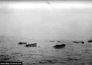 Des chalands de débarquement LCVP faisant route vers la plage d'Omaha Beach. Photo : US National Archives