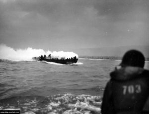 Un fumigène a été déclenché à l'intérieur du LCVP avant le débarquement. Photo : US National Archives