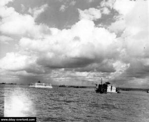 Mise en place des caissons Phoenix. Photo : US National Archives