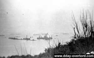 Mise en place des plateformes Whales du Mulberry A. Photo : US National Archives