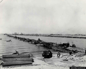 Vue d’un ponton du Mulberry A. Photo : US National Archives