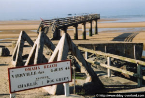 Vestiges des défenses allemandes et du port artificiel Mulberry A d'Omaha Beach. Photo : D-Day Overlord