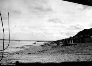 Vue sur la plage de Vierville-sur-Mer à Omaha Beach depuis une casemate du Wn 72. Photo : US National Archives