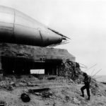 A Vierville-sur-Mer, la casemate du Wn 72 pour canon de 50 mm abrite un élément du 320th Barrage Balloon Battalion. Photo : US National Archives