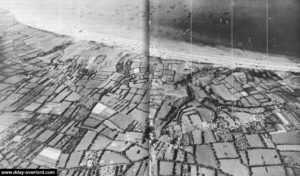 Vue aérienne d'Omaha Beach le 7 juin 1944. Photo : US National Archives