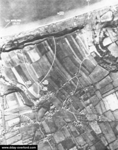 Photo aérienne du point d'appui allemand Wn 62 et de la valleuse qu'il interdit. Photo : US National Archives