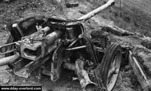 Canon Pak 43 sur la position du Wn 62 à Omaha Beach. Photo : US National Archives