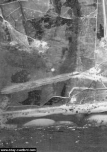 Vue aérienne du point d'appui allemand codé Wn 64 le Jour J à 13h00. Photo : US National Archives