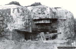 La batterie d’Azeville après les combats. Dans la casemate demeure toujours un canon de 105 mm Schneider d’origine française datant de la Première Guerre mondiale. Photo : DR