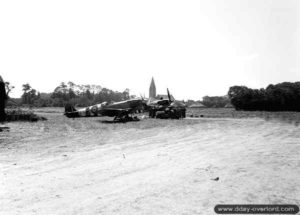 Des chasseurs Spitfire appartenant au No 412 Squadron sur l’aérodrome de la Royal Canadian Air Force codé ALG B-4 de Bény-sur-Mer. Photo : IWM