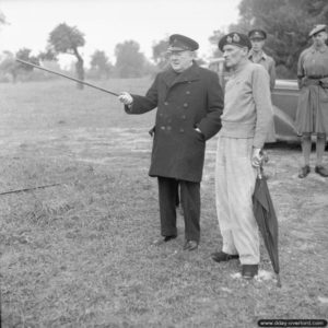 21 juillet 1944 : la visite du Premier Ministre Winston Churchill au général Montgomery. Photo: IWM
