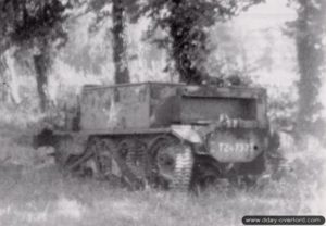 Un Universal Carrier détruit dans le secteur de Bréville-les-Monts. Photo : IWM