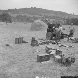 21 août 1944 : un canon de campagne 25-pounder Mark 2 de la batterie D du 3rd Regiment, Royal Horse Artillery. Photo : IWM