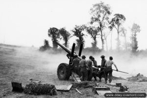 16 août 1944 : un canon de campagne de 140 mm Mark III de la A Troop, 12th Battery, 7th Medium Regiment, ouvre le feu sur des positions allemandes dans le secteur de Bretteville-Le-Rabet. Photo : IWM