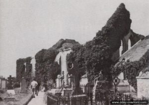 Après guerre : les ruines de l'église de Bréville, utilisée comme dépôt de munitions par les Allemands. Photo : DR