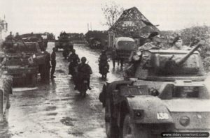 Août 1944 : des automitrailleuses belges de la brigade Piron progressent en direction de Cabourg. Photo : DR