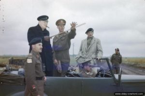 22 juillet 1944 : visite du Premier Ministre Winston Churchill à Caen accompagné du général Montgomery, du général Dempsey et du général Guy Simonds, commandant le 2ème corps. Photo : IWM