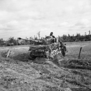 9 juillet 1944 : un char PzKpfw IV détruit dans le secteur de Caen. Photo : IWM