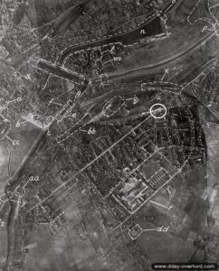 Mars 1944 : vue aérienne de la ville de Caen. Photo : IWM