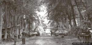 Juillet 1944 : des Panzer VI Tiger II Königstiger (tourelle Porsche) du 1./Schweren Panzerabteilung 503 remis en condition dans le parc du château de Canteloup. Photo : Bundesarchiv