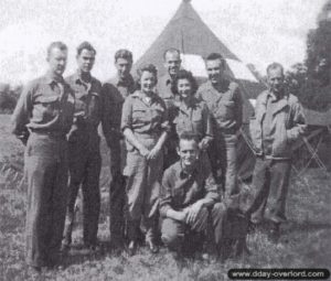 Juillet 1944 : des membres de la 1st Air Force Clearing Station sur l’aérodrome ALG A-3 de Cardonville. Photo : US National Archives
