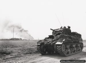 8 août 1944 : un char Ram de la 4th Canadian Armoured Division dans le secteur de Cintheaux. Photo : IWM
