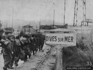 Août 1944 : des soldats belges de la brigade Piron entrent dans Dives-sur-Mer. Photo : DR