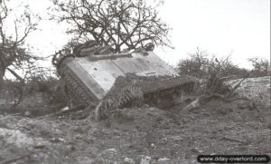 Un des chars du Panzer-Regiment 22 retourné par les bombardements du 18 juillet 1944. Photo : DR