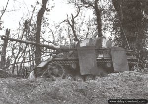 Un char Panzer 4 J du Panzer-Regiment 22 détruit lors des bombardements du 18 juillet 1944. Photo : DR