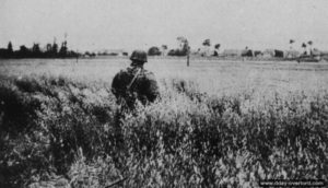 8 juillet 1944 : des soldats de la Hitlerjugend participent à une contre-offensive dans le secteur de Epron. Photo : Bundesarchiv