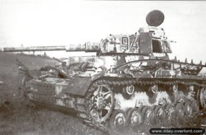Un char Panzer IV du 9ème escadron du S.S. Panzer-Regiment 12, détruit près de la localité d’Esquay-notre-Dame à la fin du mois de juin 1944. Photo : DR