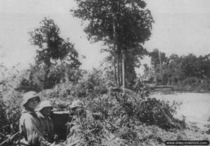 Juin 1944 : des soldats S.S. surveillent la route reliant Tilly-sur-Seulles à Carpiquet passant par Fontenay-le-Pesnel. Photo : Bundesarchiv