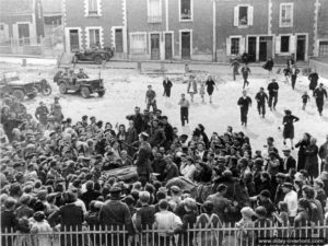 14 juin 1944 : la visite du général de Gaulle aux Grandcopais. Photo : US National Archives