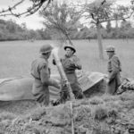 11 juillet 1944 : un mortier anglais de 4,2-inch appartenant au 2nd Battalion, Cheshire Regiment, en appui d’une attaque de la 231st Brigade de la 50th Northumbrian Division au nord du village d’Hottot-les-Bagues. Photo : IWM