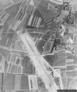 3 juillet 1944 : vue aérienne de l’aérodrome ALG B-05 du Fresne-Camilly. Photo : US National Archives