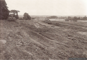 La construction de l’aérodrome ALG A-9 au Molay-Littry réalisée par le 834th EAB. Photo : US National Archives