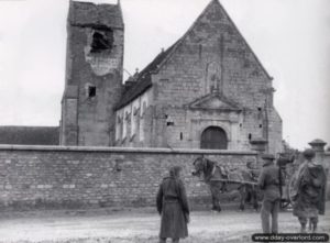 La chapelle du Port et son clocher qui a pausé de nombreux problèmes au 7th Battalion le Jour J. Le corporal Killeen a détruit le clocher avec un lance-roquette PIAT : douze soldats allemands tués dont plusieurs tireurs d’élite sont retrouvés à l’intérieur. Photo : IWM