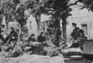 Août 1944 : des soldats belges de la brigade Piron marquent une halte à Ranville. Photo : DR
