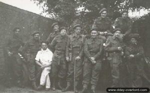 Des éléments de la 317th (Airborne) Field Security Section dans Ranville. Photo : IWM