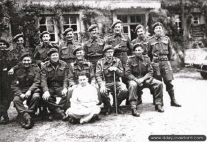 Des éléments de la 317th (Airborne) Field Security Section dans Ranville. Photo : IWM