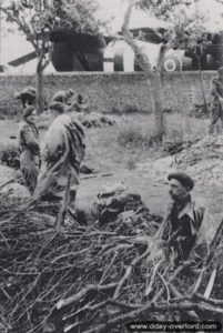6 juin 1944 : des éléments du No 3 Commando dans le secteur de Ranville. Photo : IWM