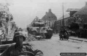 9 juin 1944 : à Rots, le char Panther de la 3. Panzerkompanie I./SS-PzRgt 12, après l'attaque en fin de matinée sur Norrey-en-Bessin, commandé par le Hauptmann Lüdemann (tué le 14 juin 1944). Photo : Bundesarchiv