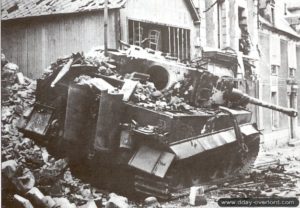 L’épave d’un char Panzer IV Tigre I du second bataillon du Panzer-Lehr-Regiment 130 détruit pendant les combats du 13 juin 1944 à Villers-Bocage. Photo : Bundesarchiv