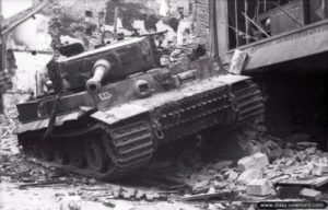 L’épave d’un char Panzer IV Tigre I du second bataillon du Panzer-Lehr-Regiment 130 détruit pendant les combats du 13 juin 1944 à Villers-Bocage. Photo : Bundesarchiv