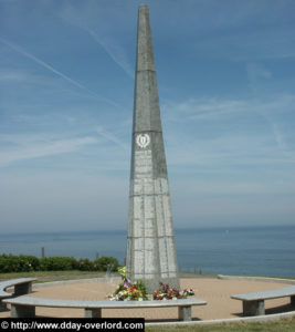 Monument en mémoire des soldats américains de la 1st (US) Infantry Division tués pendant la bataille de Normandie, installé au sommet du point d'appui Wn 62 à Omaha Beach (Colleville-sur-Mer). Photo : D-Day Overlord