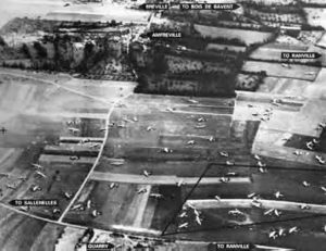 Vue aérienne de la Landing Zone "N" recouverte de planeurs le 6 juin 1944. Photo : IWM