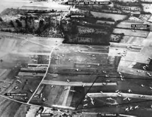 Vue aérienne de la Landing Zone "N" recouverte de planeurs le 6 juin 1944. Photo : IWM