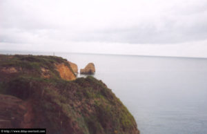 La Pointe du Hoc, photographiée depuis le poste de défense antiaérien à l'est du secteur (2003). Photo : D-Day Overlord