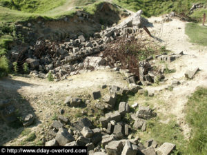 Une casemate de la Pointe du Hoc en construction au moment du débarquement, détruite par les bombardements alliés. Photo : D-Day Overlord