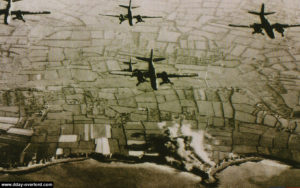 Bombardement de la Pointe du Hoc en mai 1944. Photo : US National Archives